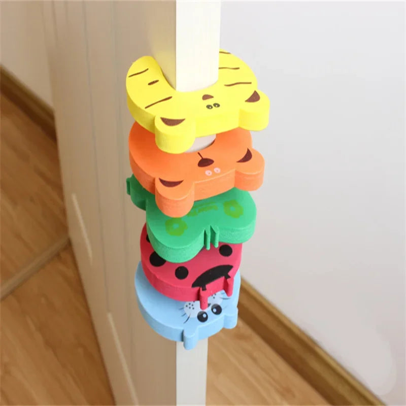 Set of 5 Baby Safety Gate and Animal-Themed Cabinet Locks