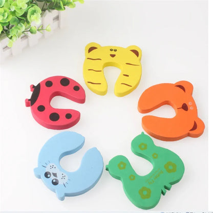 Set of 5 Baby Safety Gate and Animal-Themed Cabinet Locks