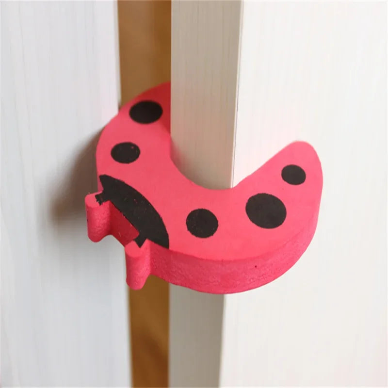Set of 5 Baby Safety Gate and Animal-Themed Cabinet Locks