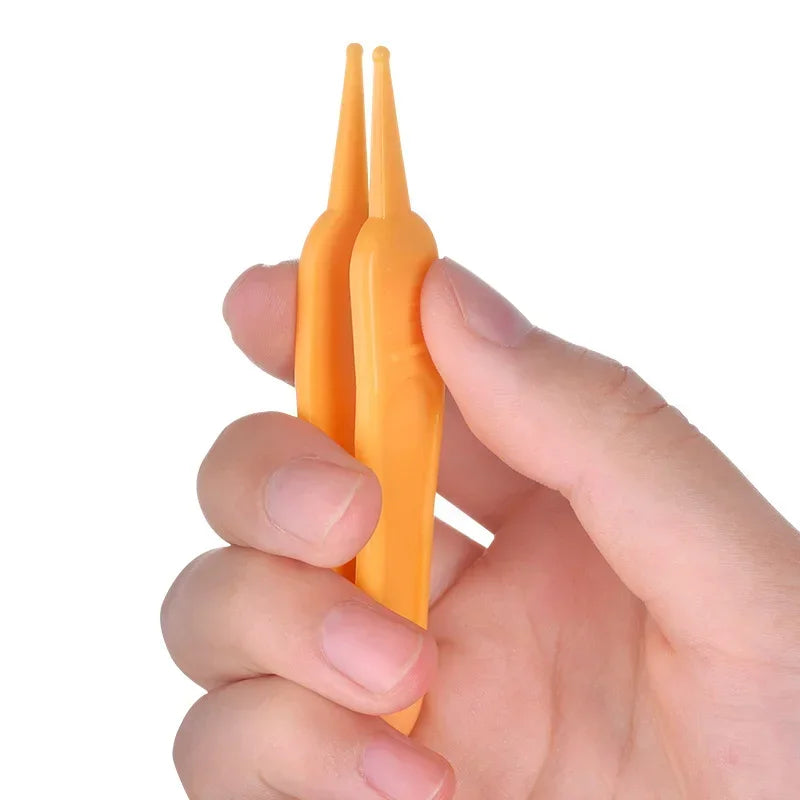 Baby Safety Booger Clip Infant Nose and Ear Cleaning Tweezers